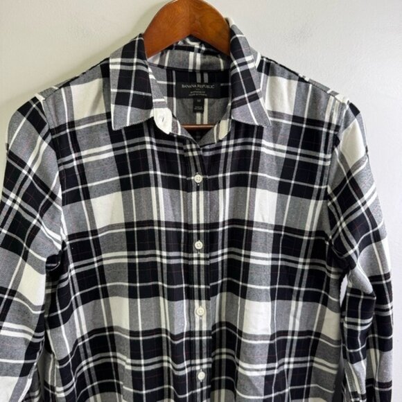 Banana Republic Boyfriend Fit Black White Plaid Button Down Shirt Size Medium - Picture 2 of 9